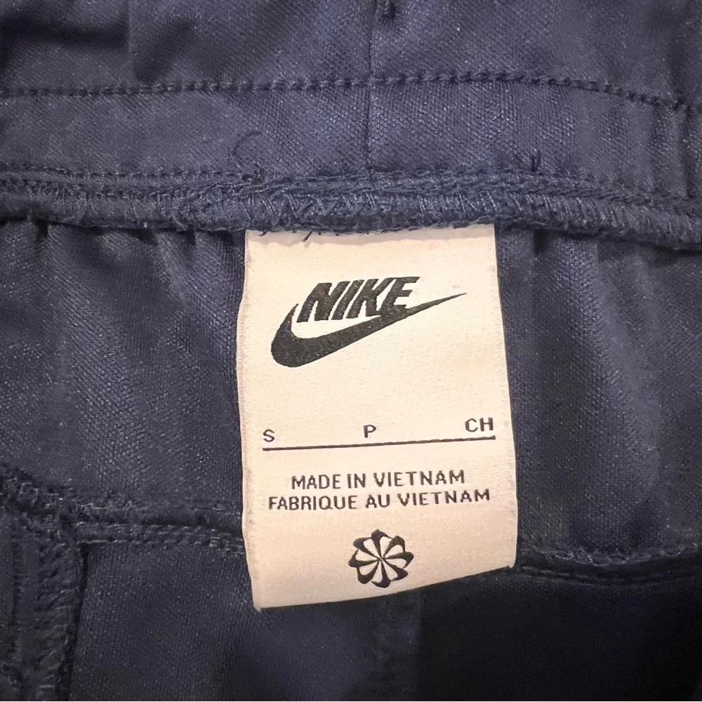Nike women’s Navy Sweats/ Joggers Size Small